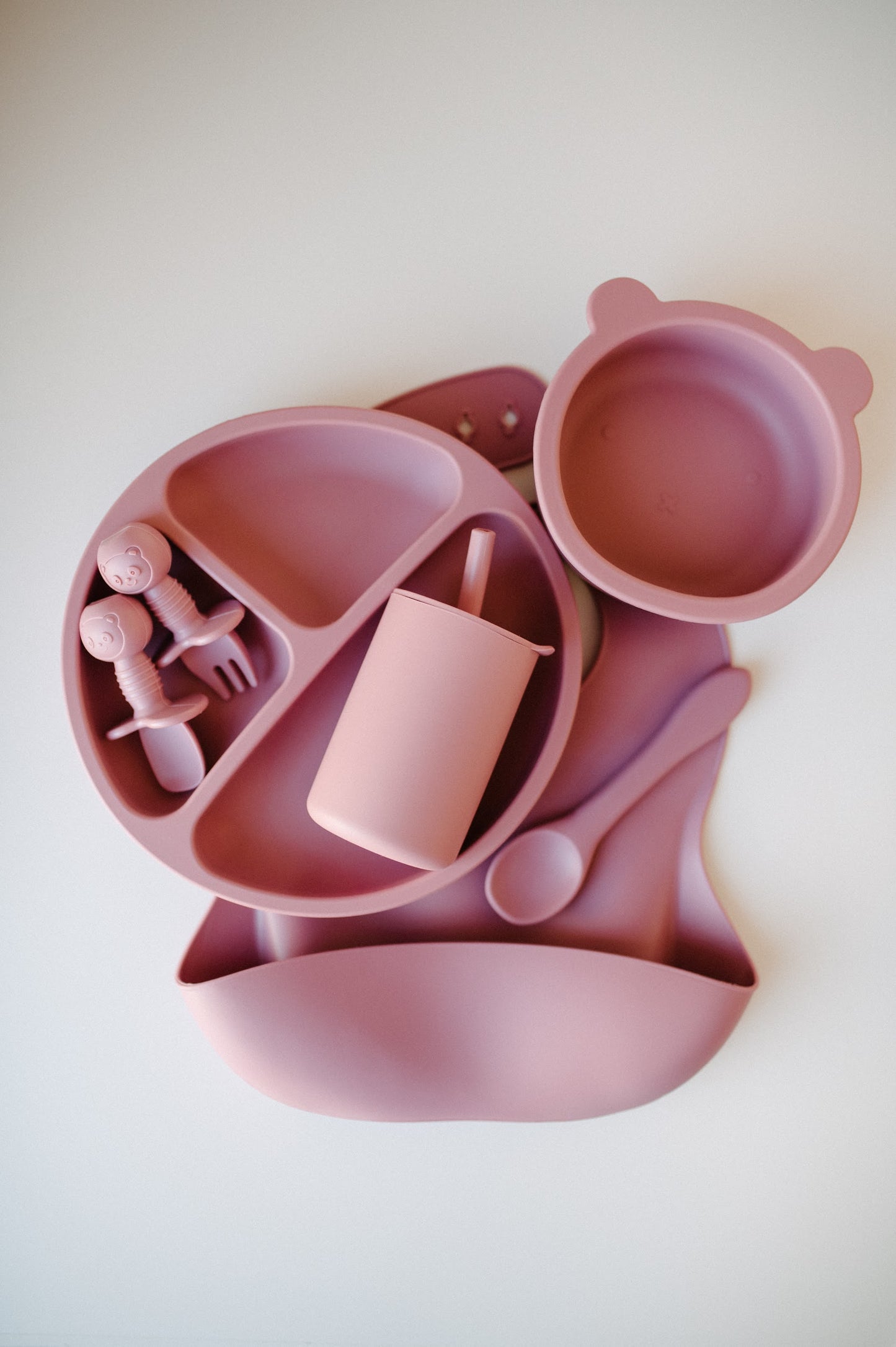 Silicone tableware set (pink, blue, beige)