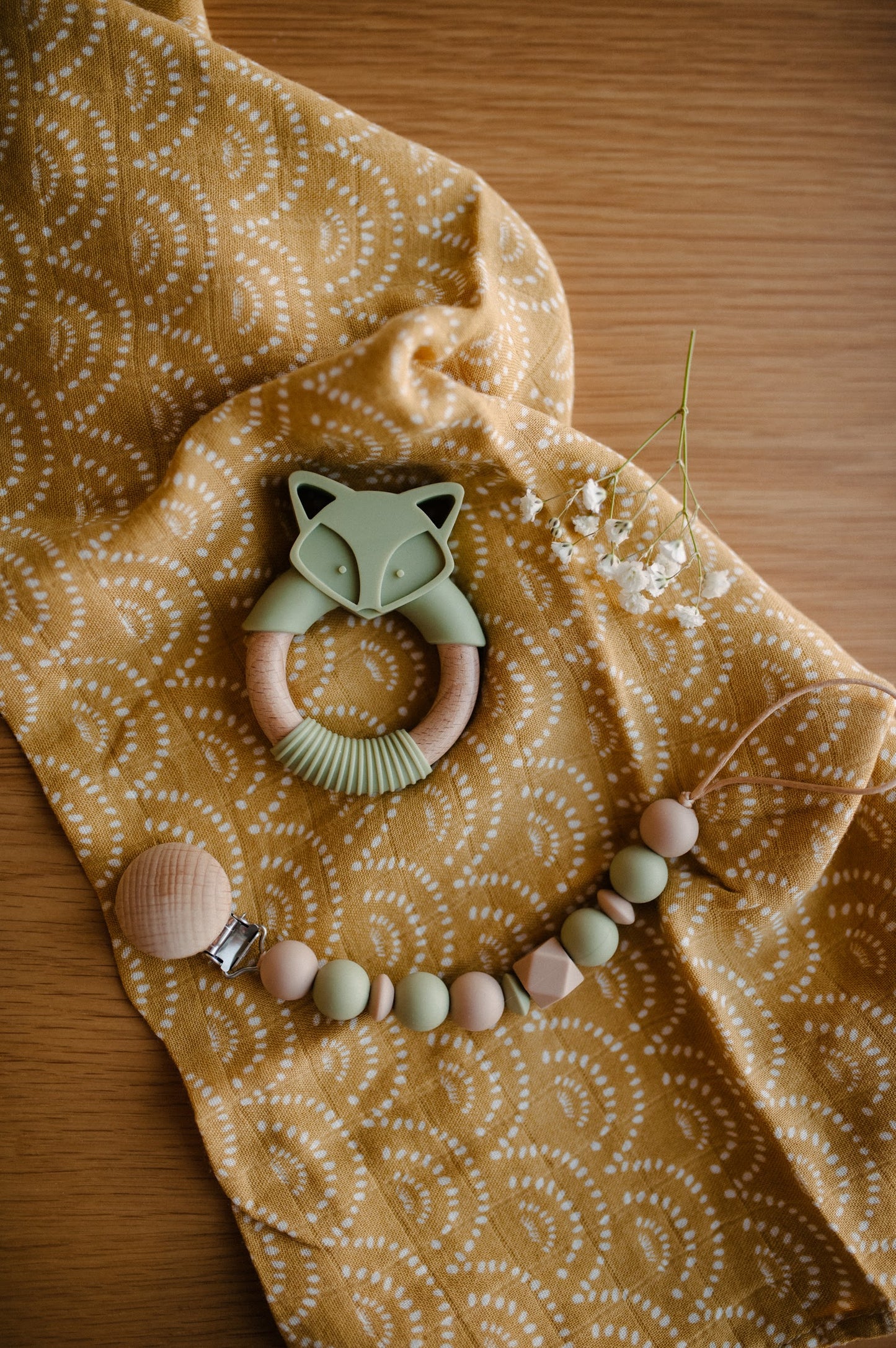 Pacifier holder and teether "Foxy"
