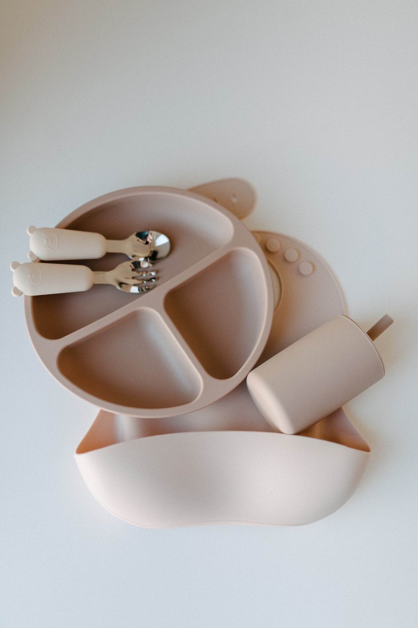 Silicone tableware set (beige, blue, pink)