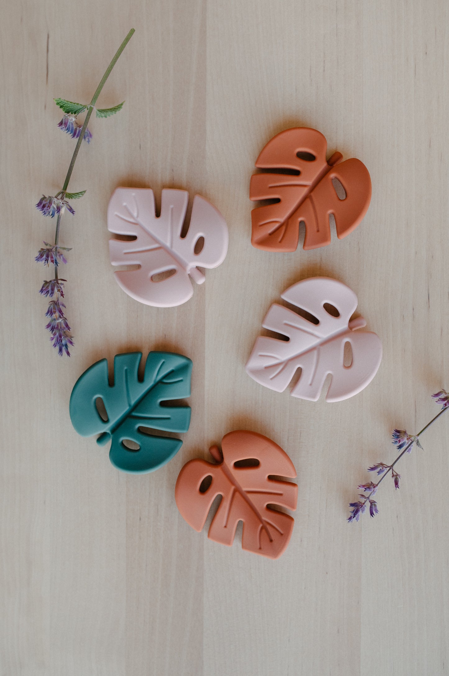 Teether "Monstera leaf"