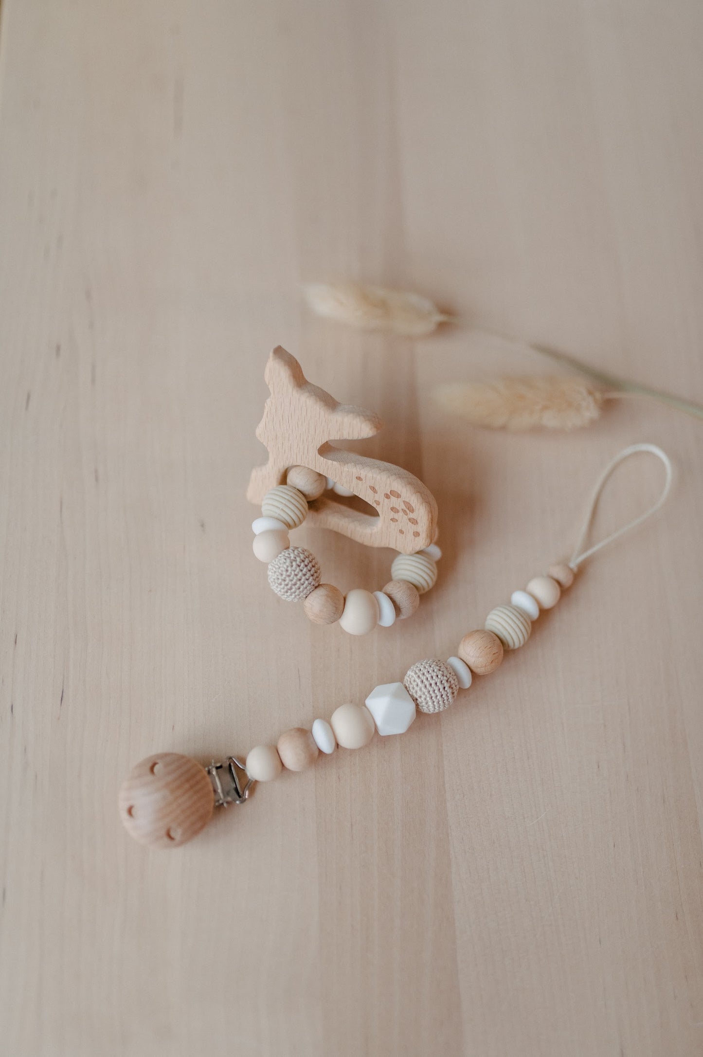 (𝐍𝐄𝐖) Pacifier holder and teething ring